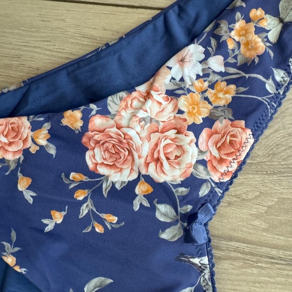 NWT WEWOREWHAT Picot Delilah Bikini Bottom Small - Picture 4 of 4